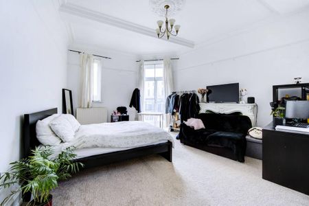 4 bedroom flat to rent - Photo 3