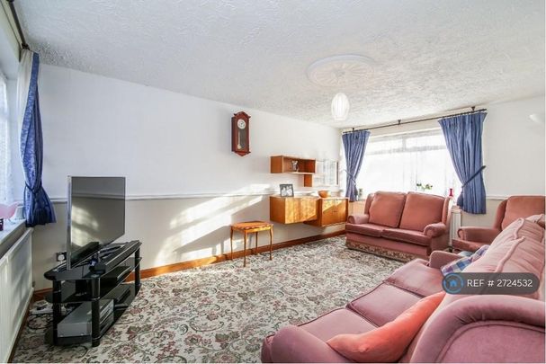 1 bedroom in a house share to rent - Photo 1