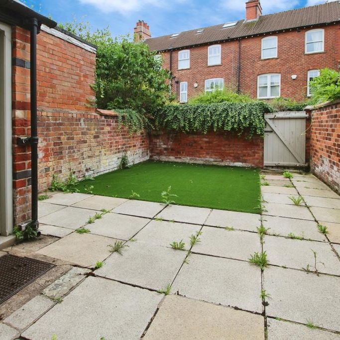 2 bedroom terraced house to rent - Photo 1