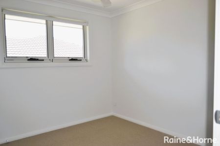 Brand new stunning 4-bedroom home - Photo 3