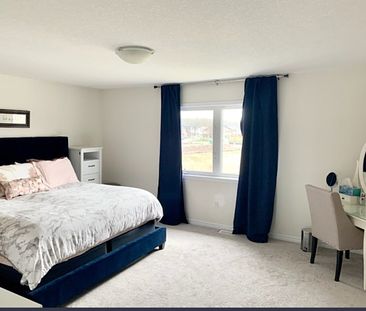 Three bedroom detached home in Niagara Falls - Photo 1