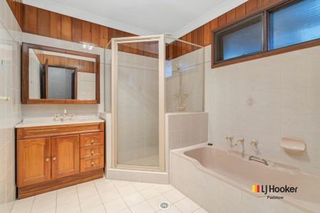 Charming Family Home with Pool & Spacious Living - Photo 3