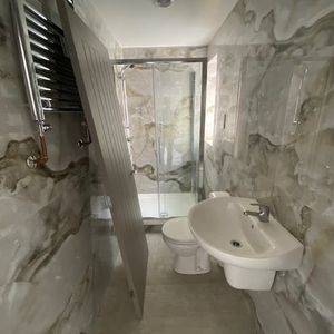 Richards Street - Photo 2