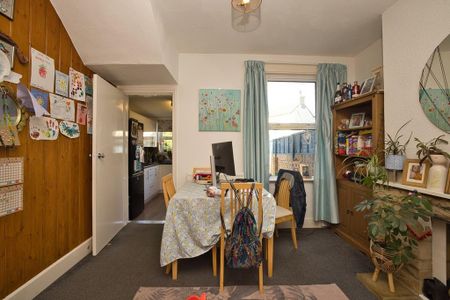 2 bedroom end of terrace house to rent - Photo 2