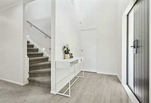 5 bedroom spacious living in papatoetoe - Photo 1