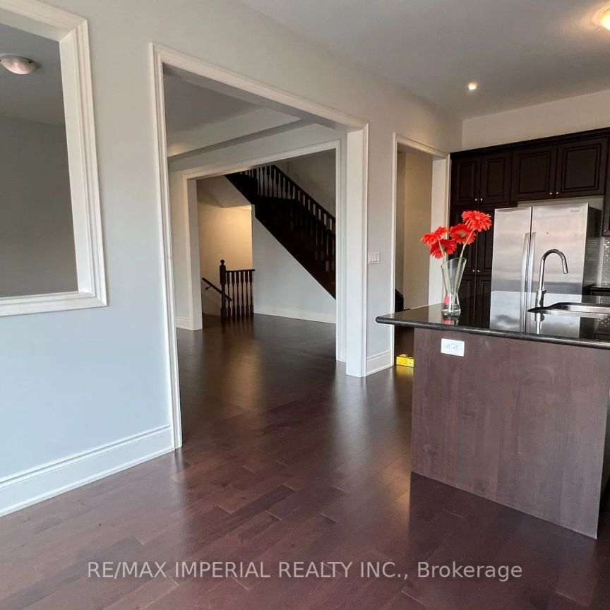 Detached Home For Lease | W9235867 - Photo 1