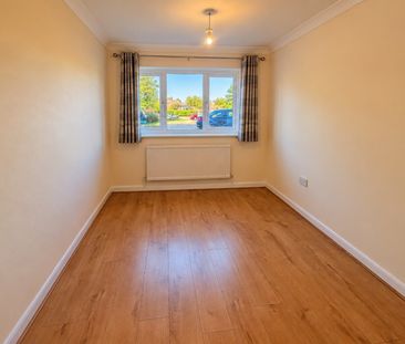 Fairlands Avenue, Surrey, GU3 - Photo 4