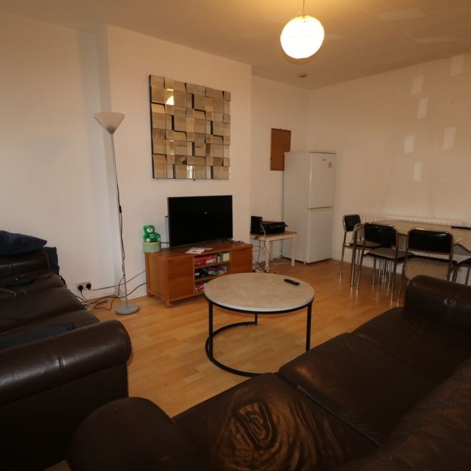 5 Bedroom Semi Detached To Rent in Lenton - Photo 1