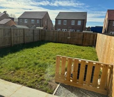 2 bedroom semi-detached house to rent - Photo 5