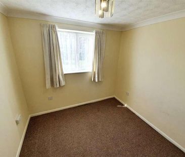 Oliver Close, Rushden, Northants, NN10 - Photo 1