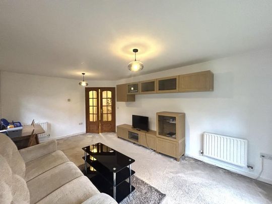 2 bedroom ground floor flat to rent - Photo 1