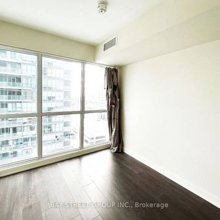 2 Bed & 2 Bath Condo in Flemingdon Park - Photo 1