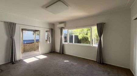 Charming 3 Bedrooms House in Albany - Photo 2