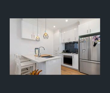 Prestige Beachside 4-Bedroom Townhouse with Contemporary Luxury - Photo 3