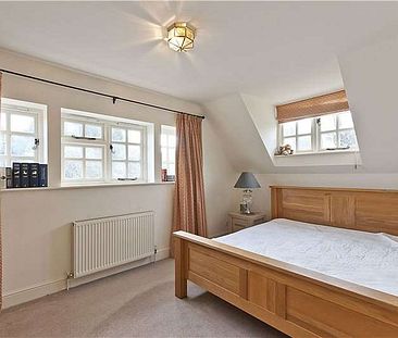 A charming three bedroom cottage situated in a stunning parkland setting - Photo 4