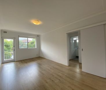 Modern 2 Bedroom Apartment! - Photo 3
