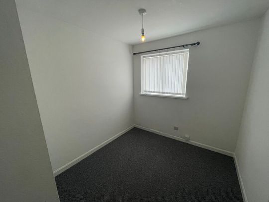 Maes Y Gelynen, Swansea, SA6 - Photo 1