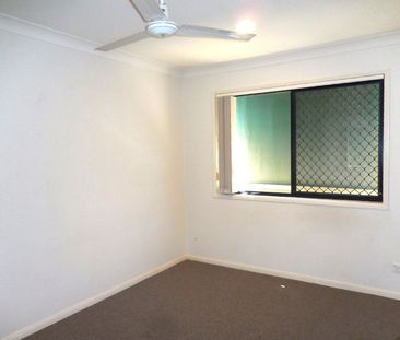 FAMILY FRIENDLY THREE BEDROOM HOME IN SORT AFTER AREA OF ROBINA - Photo 6