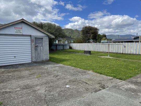 Wainuiomata Living - Photo 1