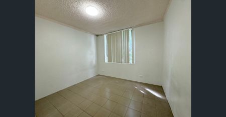 Bright & Convenient 2 Bedroom Unit - Photo 4