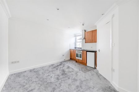 Seaside, Eastbourne - Photo 2