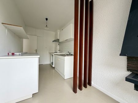 Location Appartement 1 pièce 43m² FONTENAY LE FLEURY 78330 - Photo 5