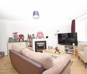 3 bedroom semi-detached house to rent - Photo 4