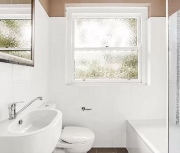 TWO BEDROOM SECURITY APARTMENT IN PRIMARY LOCATION - Photo 5