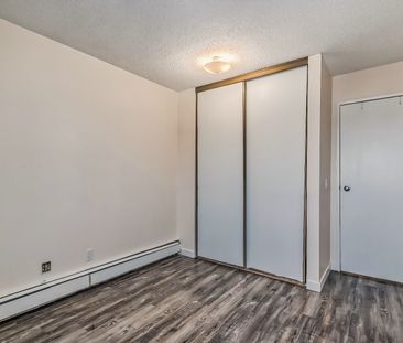 4340 73 Street Northwest, Calgary - Photo 1