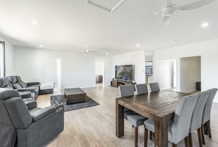 36 Tweed Street, North Lismore NSW 2480 - House For Rent | Domain - Photo 2