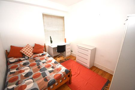 5 Bed Terraced House, Whitby Road, M14 - Photo 2