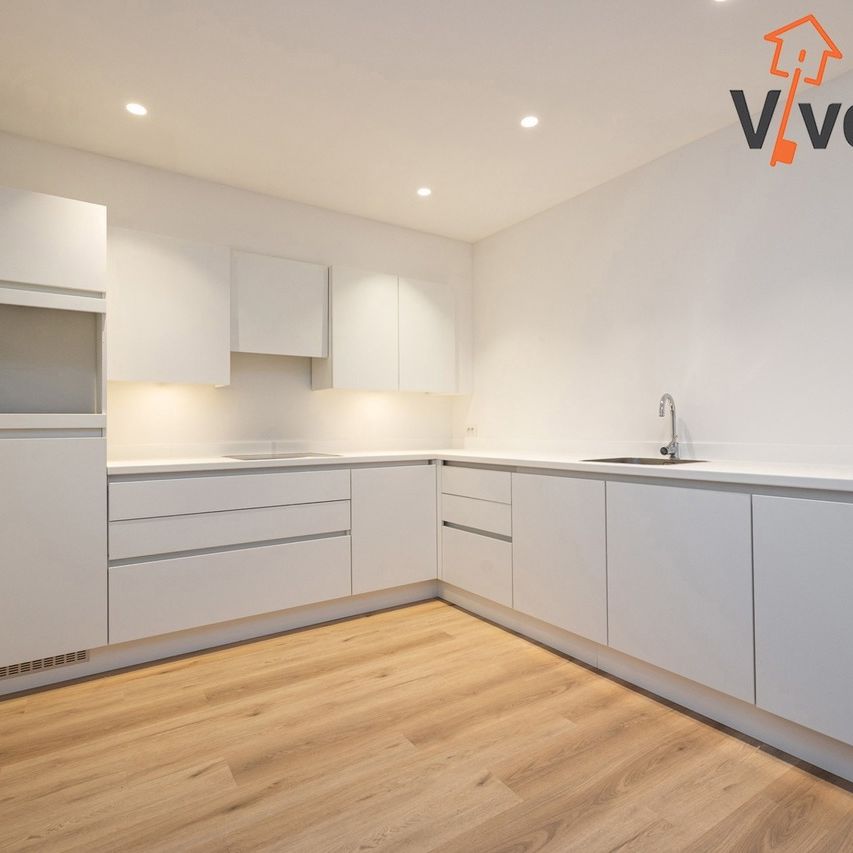 Gelijkvloerse verdieping - Te huur - Photo 1