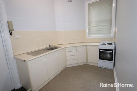 Large bedsit -Available 24/12/25 !!!! - Photo 3