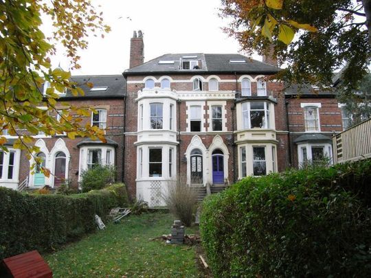 Brookfield Road, Leeds - Photo 1