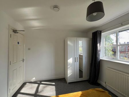 1 bedroom in a house share to rent - Photo 4