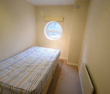 2 Bed Flat, Iliffe Close, RG1 - Photo 5