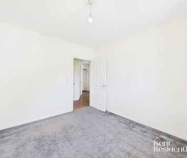 2 bed apartment to rent in Silver Streak Way, Rochester, ME2 - Photo 4