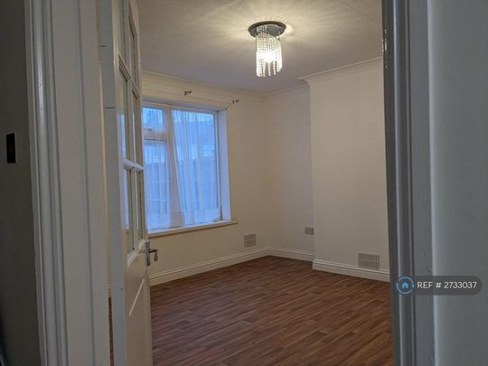 3 bedroom end of terrace house to rent - Photo 1