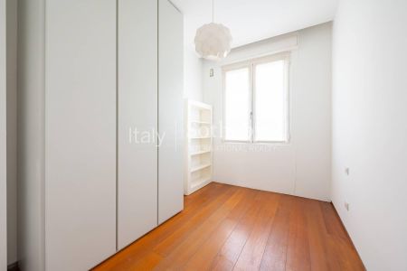 Luminoso ed elegante appartamento nel centro di Milano - Photo 4