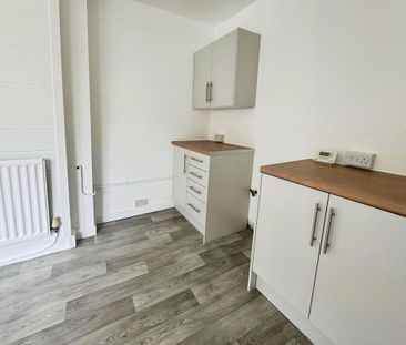 3 bedroom end of terrace house to rent - Photo 5