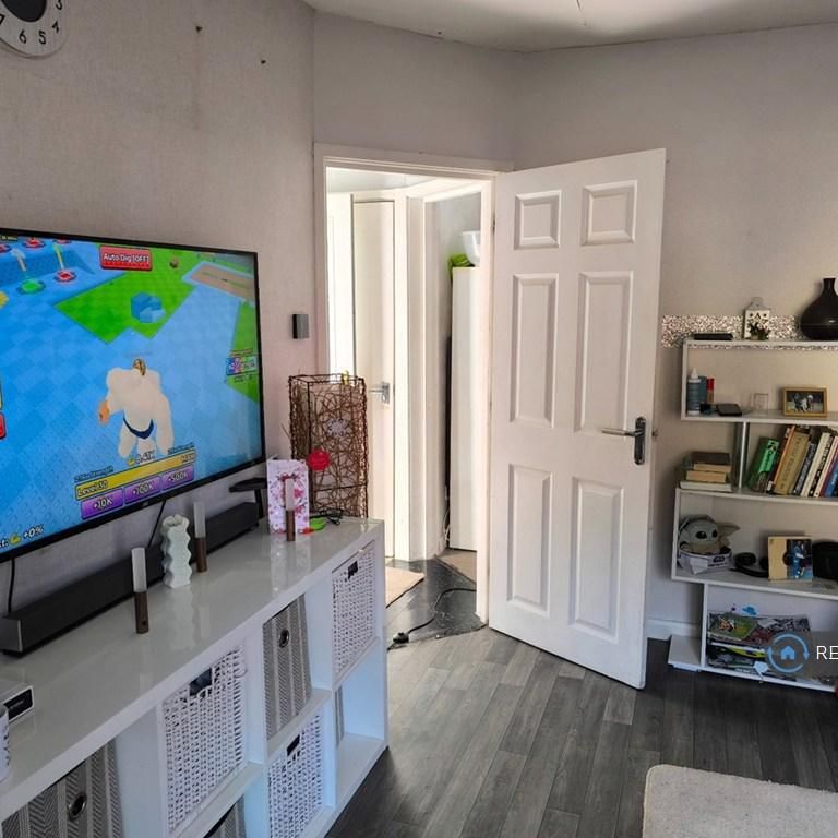 2 bedroom semi-detached house to rent - Photo 1