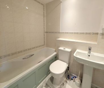 Fennscombe Court, Woking, Surrey, GU24 - Photo 5