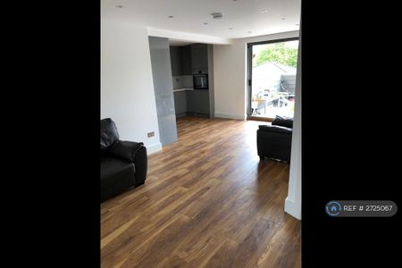 1 bedroom flat to rent - Photo 2