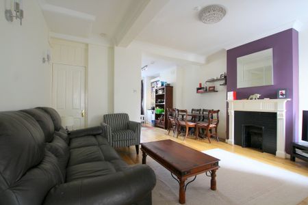 3 Bed Terraced House, Balfour Road, SW19 - Photo 2