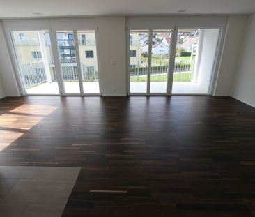 Moderne Wohnung mit grossem Balkon wartet auf Sie! - Foto 1