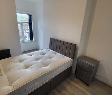1 bedroom in a house share to rent - Photo 3