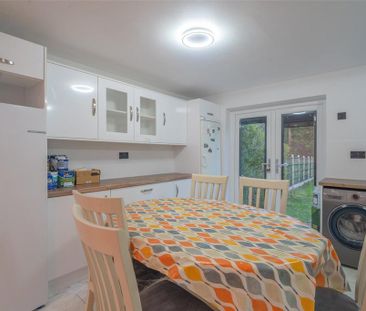 3 bedroom semi-detached house to rent - Photo 6