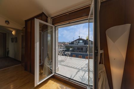 BONITO ÁTICO EN LA CALLE ARRASATE - Photo 3