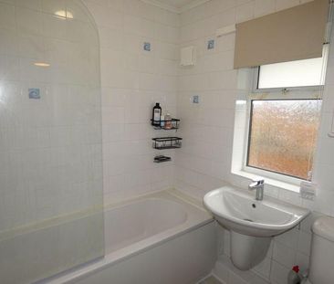 2 bedroom end of terrace house to rent - Photo 3