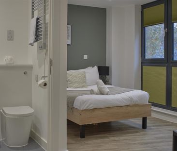 Cherry Lane, Bristol - Photo 1